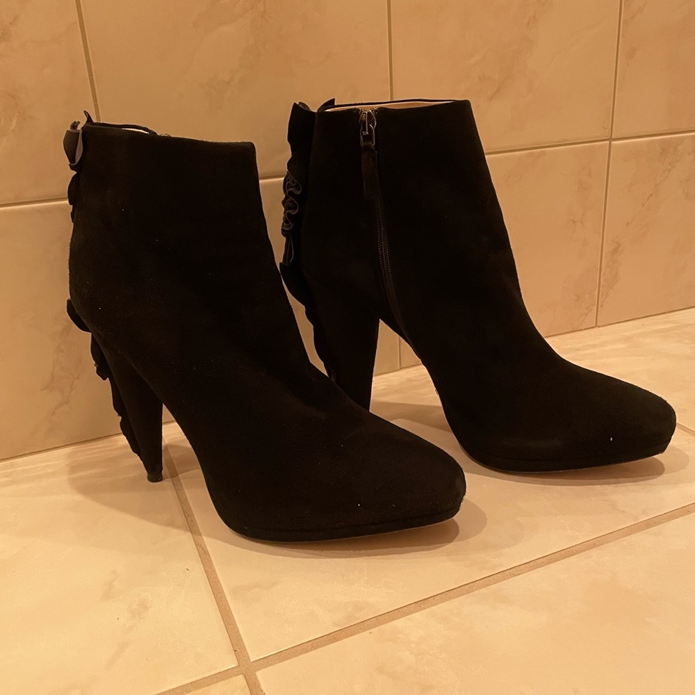 Like new Prada booties!